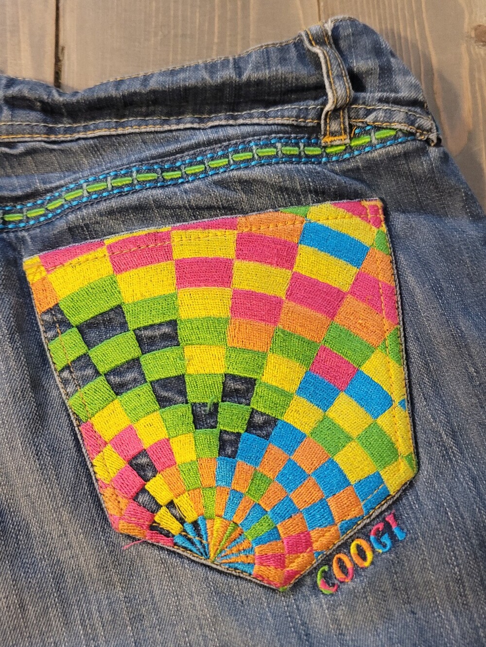 Vintage COOGI Women's Size 18 jeans Dark Washed Colorful Embroidered Pockets